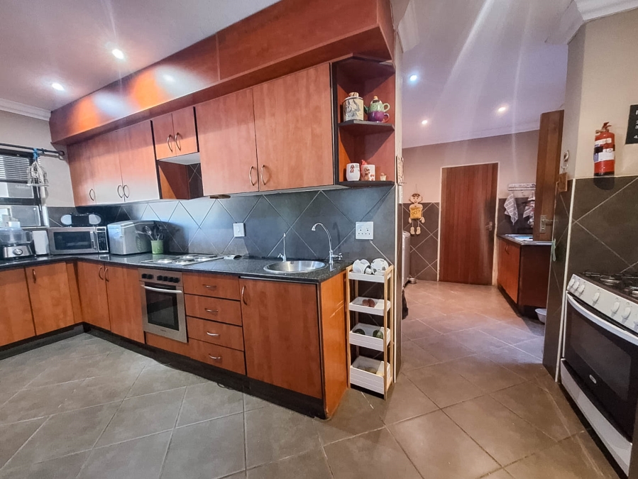 6 Bedroom Property for Sale in Magalies Golf Estate North West